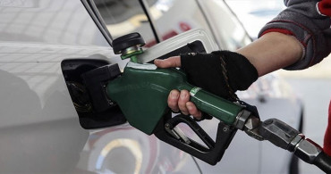 Akaryakıta bu gece yeni zam mı geliyor? Benzin ve mazot son zam sonrası fiyatlar ne oldu? 5 Mart motorine 84 kuruş, benzine 69 kuruş zam