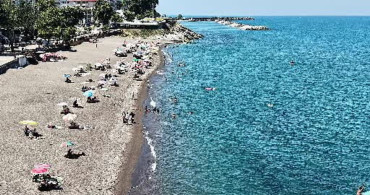 Akçakoca’da hava sıcaklığı 37 dereceye ulaştı, sahiller doldu taşdı