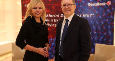 Akın Ekici'nin Sanat Çizgisi "Renkleri Duydunuz mu?" Kitabında