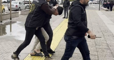 Aksaray'da Bıçaklama Ve Tokat Olayı: Anne Oğul Tutuklandı