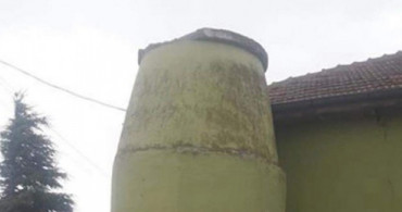 Aksaray'da Şiddetli Rüzgar ve Kum Fırtınası Caminin Minaresini Yıktı