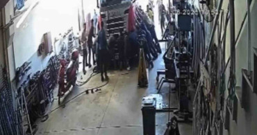 Aksaray'da Tır Altında Kalan Baba ve Oğlu Esnafın Yardımıyla Kurtarıldı
