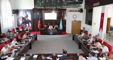 Aksu Belediye Başkanı Yıldırım, Cemal Enginyurt’a Sert Tepki Gösterdi