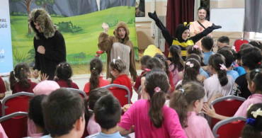 Akyazı'da akran zorbalığına karşı tiyatrolu eğitim verildi
