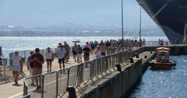 Alanya iskelesine lüks kruvaziyer ile 1.749 turist geldi