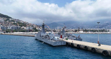 Alanya Limanı'nda Savaş Gemilerine Yoğun İlgi