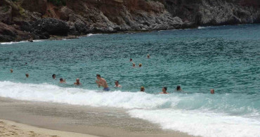 Alanya Sahillerinde Bayram Yoğunluğu