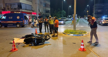 Alanya’da hafif ticari araçla çarpışan motosikletli genç yaralandı