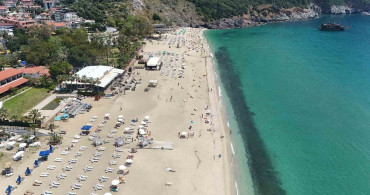 Alanya'da Hafta Sonu Plaj Yoğunluğu