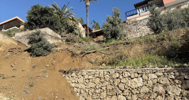 Alanya'da Heyelan Anı CEP Telefonu ile Kaydedildi