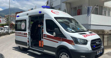 Alanya'da Motosiklet ve Otomobil Çarpıştı: 1 Yaralı