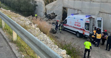 Alanya'da Muz Serasına Devrilen Araçta Ölüm ve Yaralanma