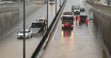 Alanya'da Sağanak Yağış Su Baskınlarına Neden Oldu