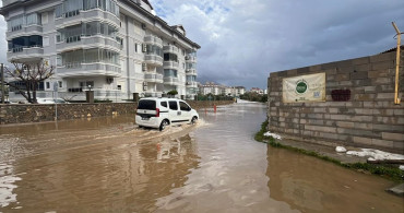 Alanya'da Şiddetli Sağanak ve Dolu Yağışı