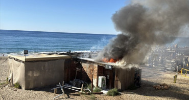 Alanya'daki Plaj Büfesinde Yangın