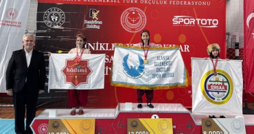 Alanyalı minik okçular Türkiye şampiyonasından madalyalarla döndü