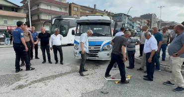 Alaplı’da Minibüs ile Motosiklet Çarpıştı, Bir Kişi Yaralandı