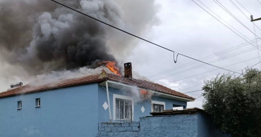 Alaşehir'de Ev Yangını: Can Kaybı Yok, Maddi Hasar Var