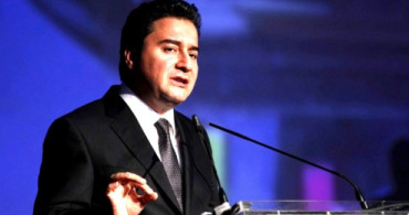 Ali Babacan'ın AK Parti'den İstifa Etmesi Sosyal Medyada Gündem Oldu