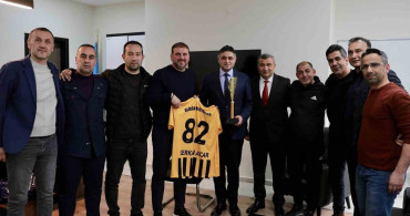 Aliağa Masterler'den Başkan Acar'a Şampiyonluk Ziyareti