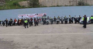 Aliağa'da Jandarmadan Motosiklet Sürücülerine Güvenli Sürüş Eğitimi