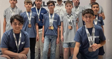 Aliağalı öğrenciler, İtalya'daki kodlama olimpiyatından 17 dereceyle döndü