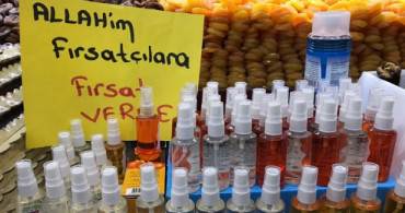 Alışveriş Yapana Bedava Kolonya Dağıtan Esnaf