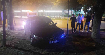 Alkollü aday sürücü kaldırıma çıktı, ehliyeti iptal edildi