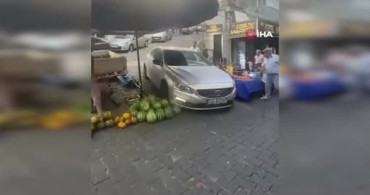 Alkollü sürücü pazar tezgahına daldı, karpuzları ezdi
