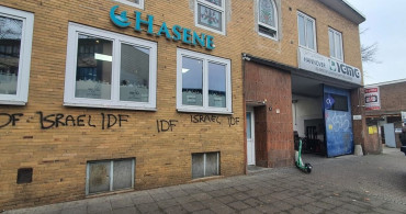 Almanya'da Türk Camilerine Saldırı: 'İsrail' Yazılı Duvarlar