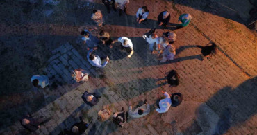 Almanya’dan Çorum’a uzanan mutluluk: ikiz kardeşler Alman gelin adaylarıyla nişanlandı