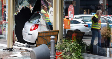 Almanya'nın başkenti Berlin'de gerçekleştirilen saldırının failinin kimliği açıklandı! Aracının içinden Türkiye ile ilgili afişleri çıktı!