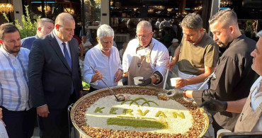 Alpedo Kervan'dan aşure ikramı etkinliği