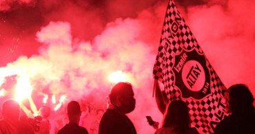 Altay Taraftarı Binlerce Kişi İzmir'de Meydanları Akın Etti