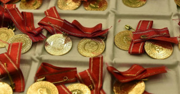 Altın tarihi zirveye yürüyor: Gram ve çeyrek altından yeni rekor geldi