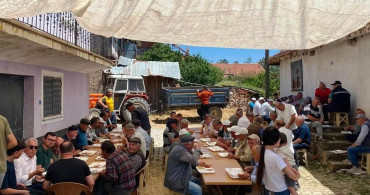 Altıntaş kaymakamı Yıldırım, Zafertepe Çalköy’deki aşure programına katıldı