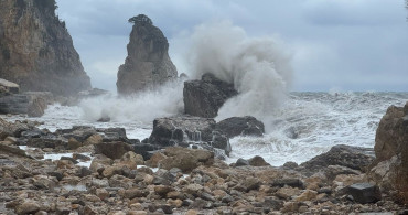 Amasra'da Şiddetli Rüzgar ve Yüksek Dalgalar