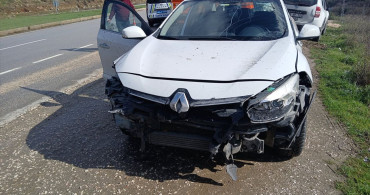 Amasya'da Bariyere Çarpan Otomobilde 3 Yaralı