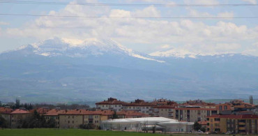 Amasya'da Nisan Sürprizi: Zirveler Beyaza Büründü