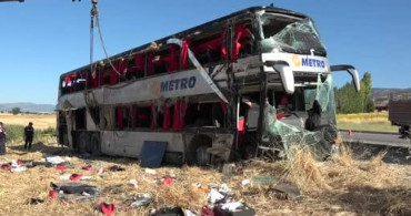 Amasya'da yolcu otobüsü devrildi: 2’si ağır 46 yaralı