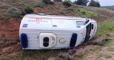 Ambulans Kaza Yaptı: Ankara'da Hastayı Taşırken Yan Yattı