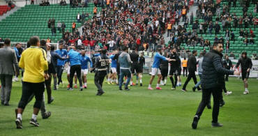 Amedsporlu Futbolcular Sakaryasporlu Futbolculara Jiletlerle Saldırdı