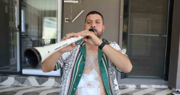 Ameliyat sonrası hasta nefes egzersizini zurnasıyla yaptı