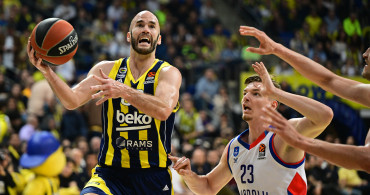 Anadolu Efes son nefeste güldü: Fenerbahçe'yi mağlup etti