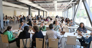Anadolu Üniversitesi Mezunları İlk Şahsî Buluşmada Bir Araya Geldi