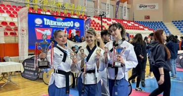 Anadolu Üniversitesi Poomsae Kategorisinde Türkiye Şampiyonu Oldu