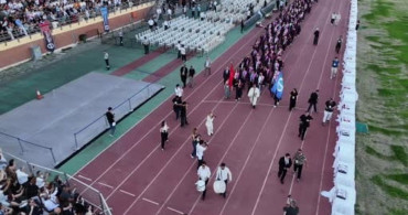 Anadolu Üniversitesi'nde mezuniyet coşkusu: 5 binden fazla öğrenci kep attı