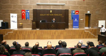 Anayasa Mahkemesi Üyesi Hakyemez, Diyarbakır'da Hukuk Öğrencileriyle Buluştu