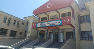 Anız yangını okula sıçramadan söndürüldü