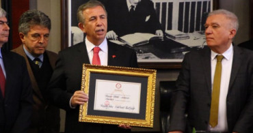 Ankara Büyükşehir Belediye Başkanı Mansur Yavaş, Mazbatasını Alarak Göreve Başladı
